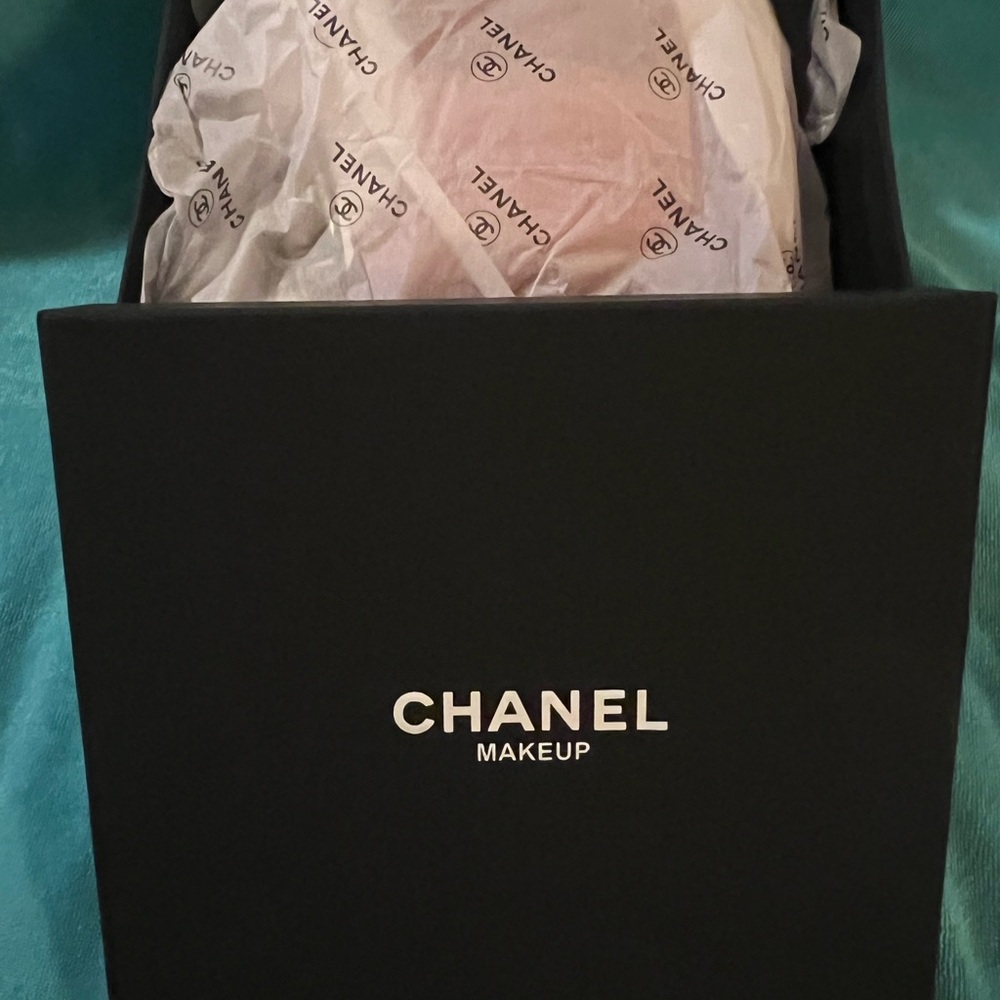 Chanel Cream and Gold Shoulder Bag - Picture 7 of 7